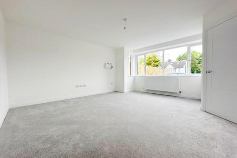 2 bedroom semi-detached house to rent, Oakley Road, Luton, LU4 9PT