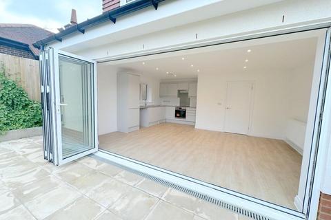 2 bedroom semi-detached house to rent, Oakley Road, Luton, LU4 9PT