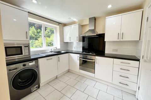 2 bedroom detached house to rent, Langley Avenue, Bingley, West Yorkshire, BD16