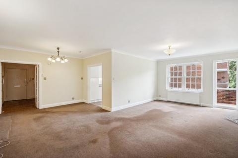 3 bedroom flat for sale, Bulstrode Court, Gerrards Cross, Buckinghamshire