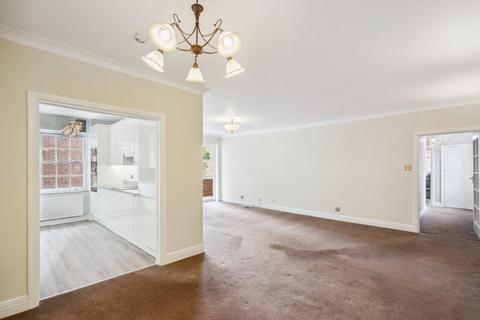3 bedroom flat for sale, Bulstrode Court, Gerrards Cross, Buckinghamshire