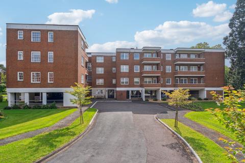 3 bedroom flat for sale, Bulstrode Court, Gerrards Cross, Buckinghamshire