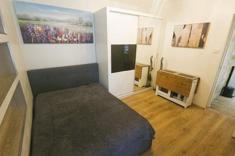 Studio to rent, South Road, Bournemouth