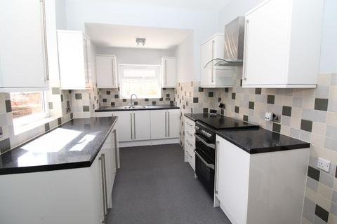 3 bedroom terraced house to rent, Thorp Street, Eccles