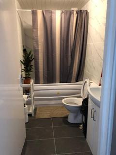 1 bedroom in a house share to rent, North Hyde Lane, Hounslow, TW5