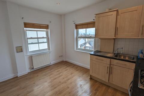 1 bedroom flat to rent, Whitehouse Apartments, South Parade, PO5 2FB