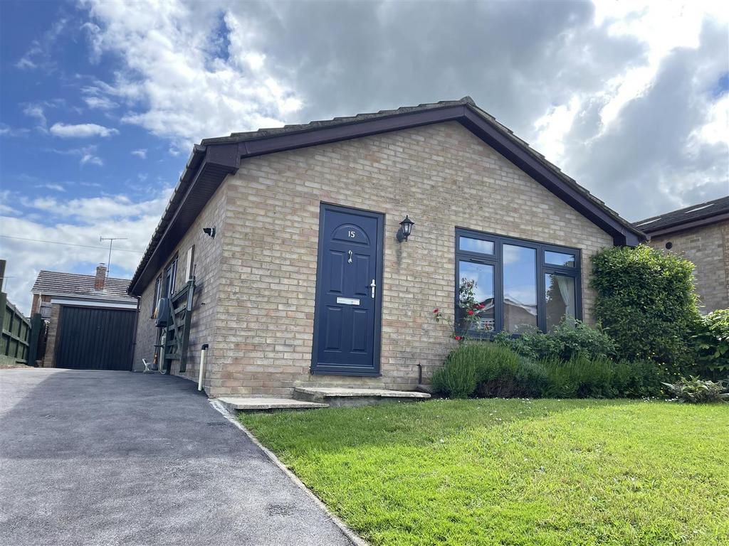 Broadfield Road, Salisbury SP4 2 bed detached bungalow for sale £325,000