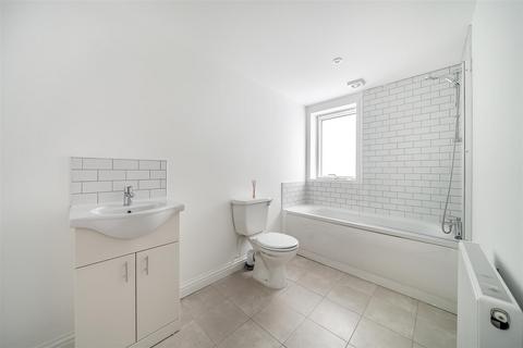 2 bedroom flat to rent, Blenheim Road, Penge, SE20