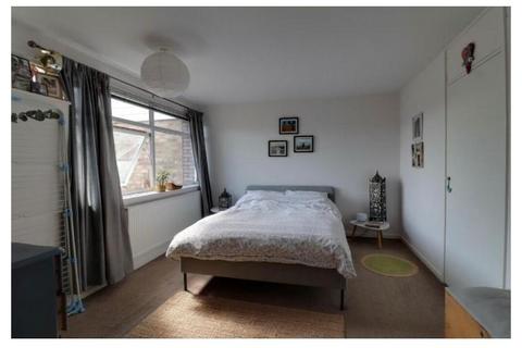 3 bedroom terraced house for sale, Oak Drive, Henlow