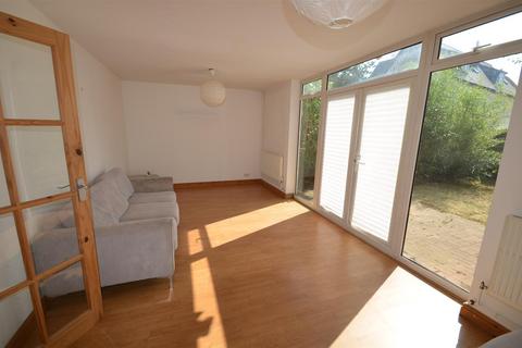 14 Oak Drive, Henlow, SG16 6BX