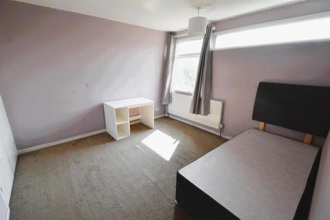 14 Oak Drive, Henlow, SG16 6BX
