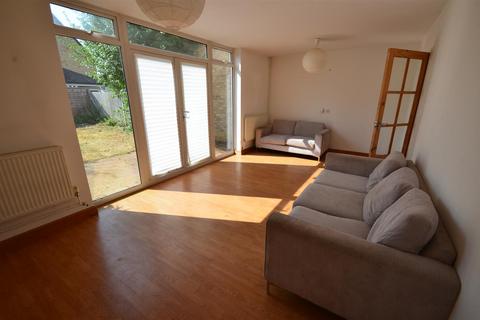 14 Oak Drive, Henlow, SG16 6BX