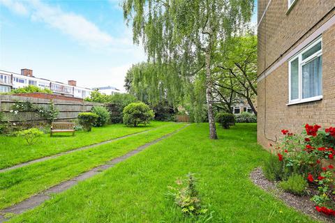 2 bedroom flat for sale, Rayners Road, London