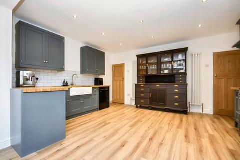 4 bedroom terraced house for sale, Oakenshaw Lane, Walton, Wakefield, West Yorkshire