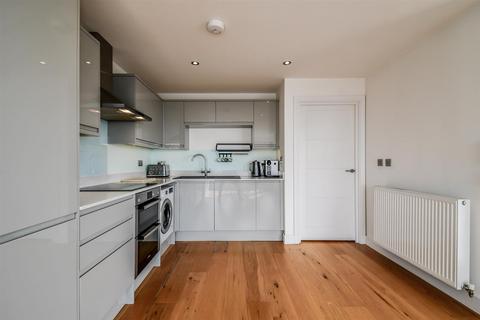 2 bedroom apartment to rent, The Ridgeway, Westcliff-on-Sea SS0