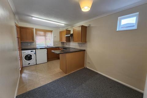 3 bedroom house to rent, Armstrong Close, Crownhill, Milton Keynes, MK8 0AU