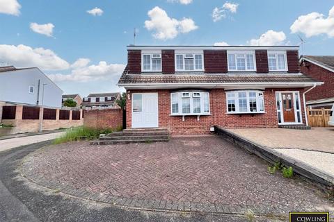3 bedroom semi-detached house for sale, Stonechat Road, Billericay