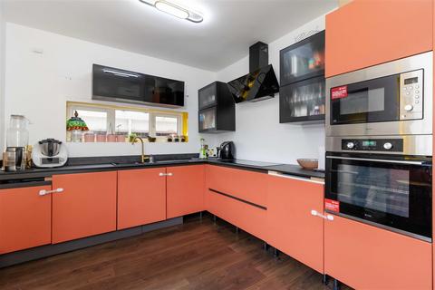 8 Rectory Gardens, Worthing, BN14 7TE