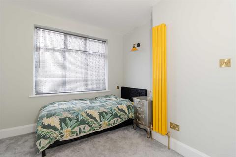 8 Rectory Gardens, Worthing, BN14 7TE