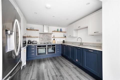 34 Dennis Road, Padstow, PL28 8DE