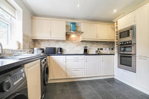 4 bedroom detached house for sale, Lindrick Way, Harrogate HG3 2SU