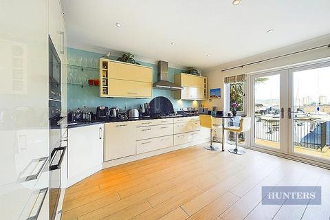 4 bedroom house for sale, White Heather Court, Hythe, Southampton