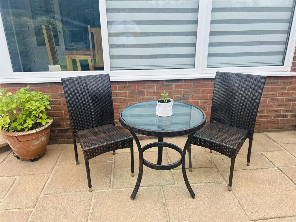 01323 438506