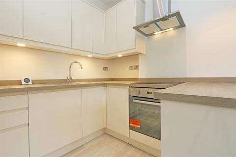 1 bedroom flat to rent, St. John's Hill, Battersea SW11