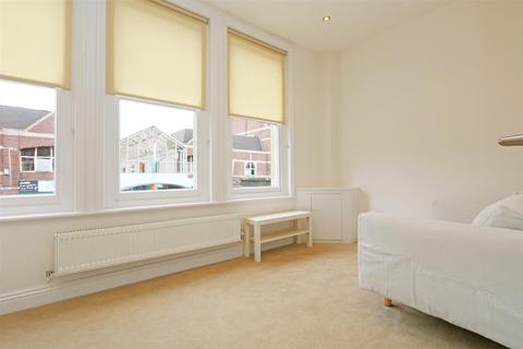 1 bedroom flat to rent, St. John's Hill, Battersea SW11