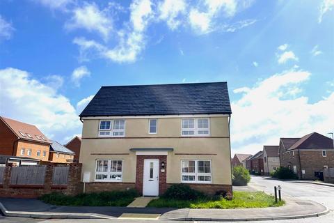 3 bedroom detached house to rent, Coniston Avenue, Eastbourne BN22
