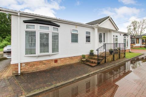 2 bedroom bungalow for sale, Franklins Avenue, Pilgrims Retreat, Maidstone