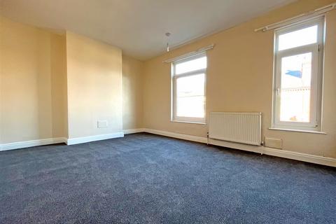 2 bedroom end of terrace house to rent, Furlong Avenue, Nottingham NG5