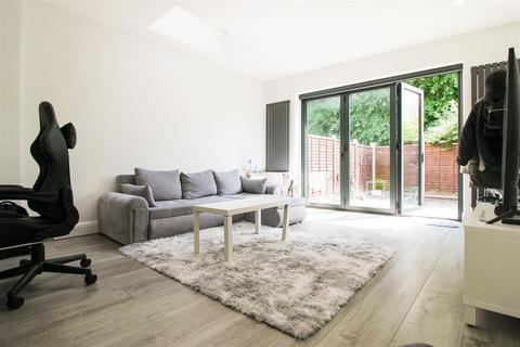 undefined, Almond Road, London