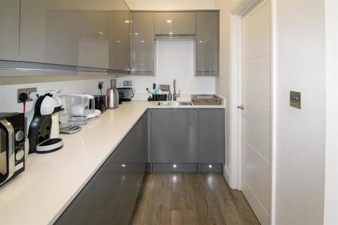 undefined, Almond Road, London