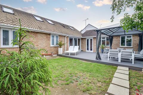 5 bedroom chalet for sale, Newlands Road, Canvey Island SS8