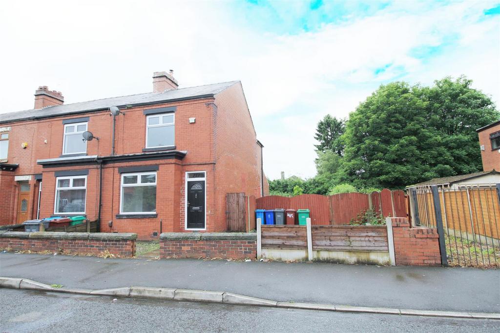 Moston Lane East, Manchester M40 4 bed end of terrace house to rent £