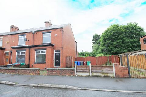 4 bedroom end of terrace house to rent, Moston Lane East, Manchester M40
