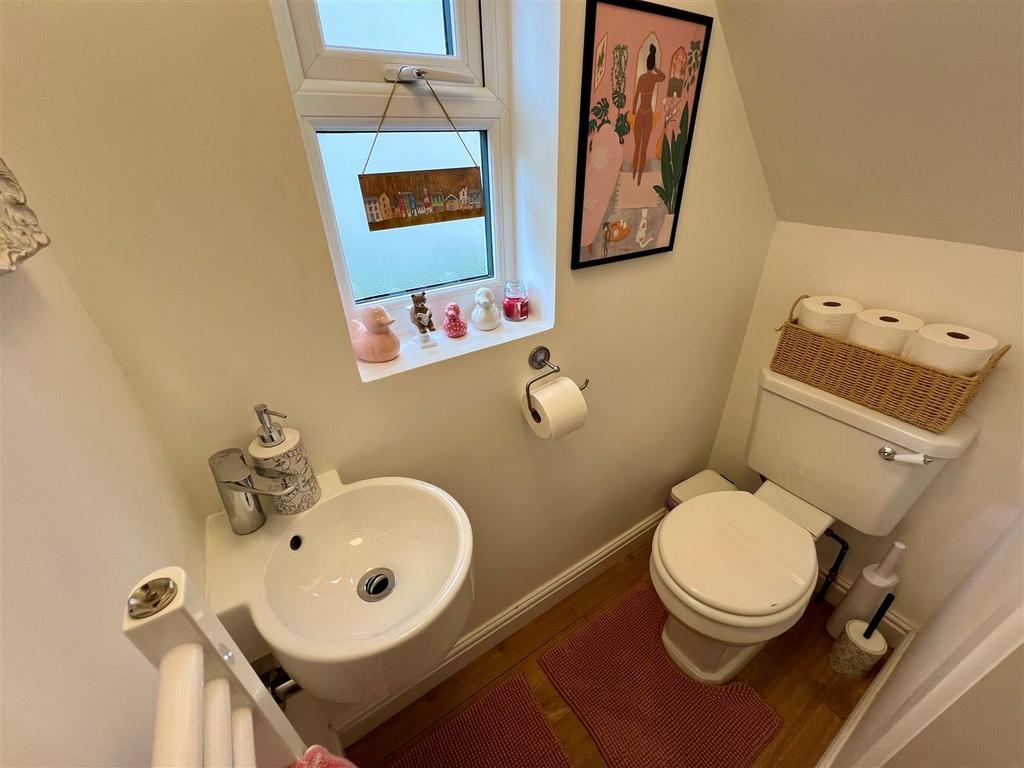 Guest cloaks wc