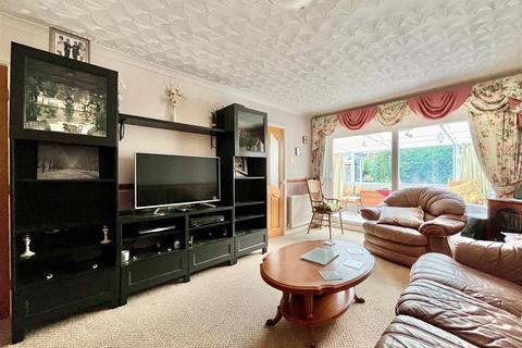 2 bedroom semi-detached bungalow for sale, Charlecote Avenue, Gloucester GL4