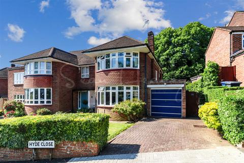 3 Hyde Close, Barnet, EN5 5TJ