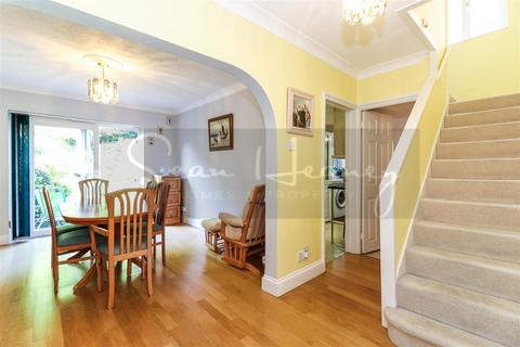 3 Hyde Close, Barnet, EN5 5TJ