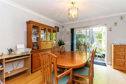 3 Hyde Close, Barnet, EN5 5TJ