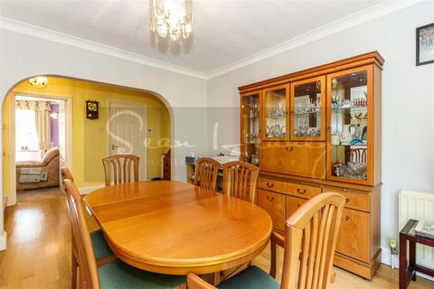 3 Hyde Close, Barnet, EN5 5TJ