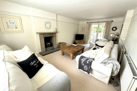 5 bedroom detached house to rent, Bollin Hill, Wilmslow