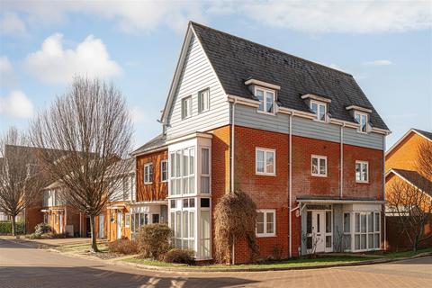 4 bedroom end of terrace house for sale, Powell Gardens, Redhill