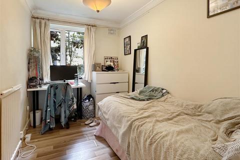 4 bedroom flat to rent, Stretten Avenue, Cambridge CB4