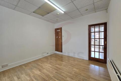 Retail property (high street) to rent, St. Saviours Road, Leicester LE5