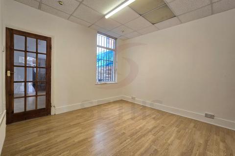 Retail property (high street) to rent, St. Saviours Road, Leicester LE5