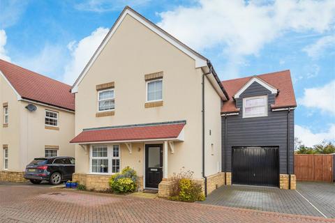 4 bedroom detached house for sale, Yew Tree Close, Launton
