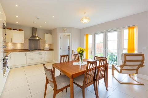 4 bedroom detached house for sale, Yew Tree Close, Launton